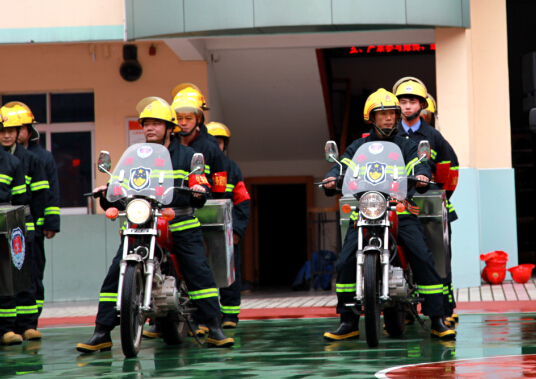 省消防總隊(duì)來(lái)訪贛州深聯(lián)線路板廠進(jìn)行安全稽查
