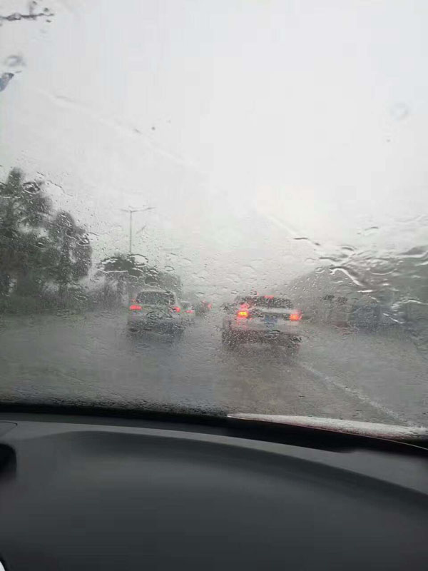深圳天氣的秒晴秒雨，PCB小編想問這番酸爽滋味你還能hold住嗎？
