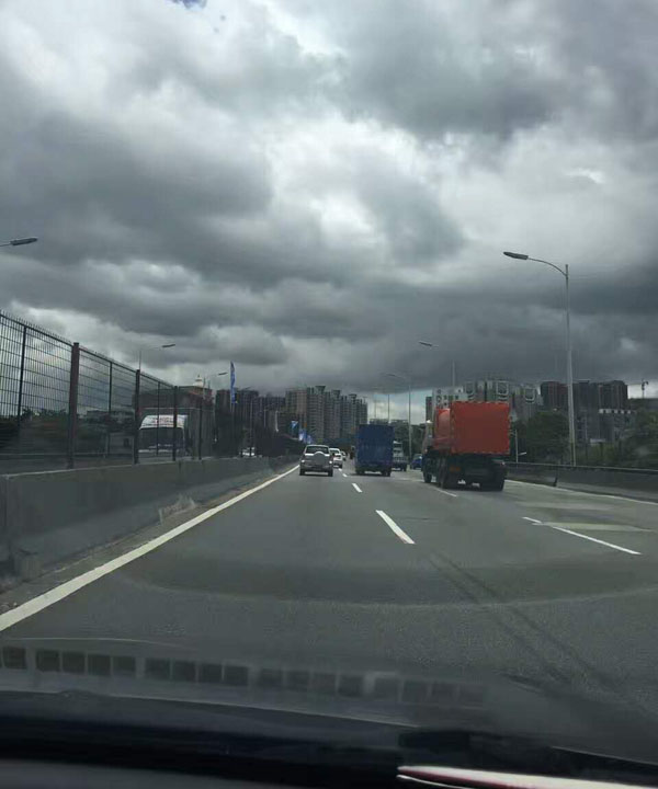深圳天氣的秒晴秒雨，PCB小編想問這番酸爽滋味你還能hold住嗎？